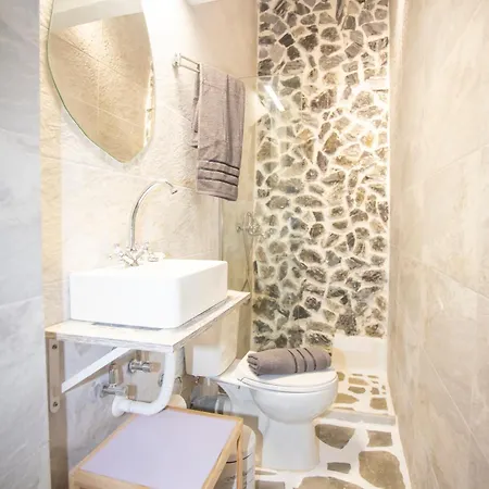 Apartamento Anatoli In Front Of The Mesongí